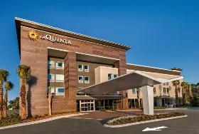 Photograph of La Quinta Inn & Suites, Orlando