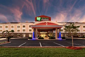 Photograph of Holiday Inn Express, Lake Wales
