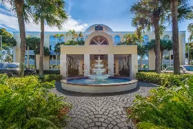Photograph of La Quinta Inn & Suites, Deerfield Beach