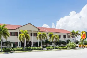 Photograph of Super 8, Pompano Beach
