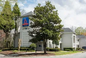 Photograph of Studio 6, Tucker