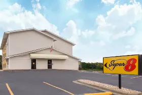 Photograph of Super 8, Columbus