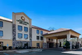 Photograph of La Quinta Inn & Suites, LaGrange