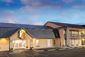 Photograph of Super 8, Carrollton
