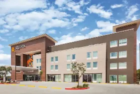 Photograph of La Quinta Inn & Suites, Locust Grove