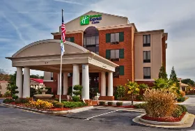 Photograph of Holiday Inn Express & Suites, McDonough
