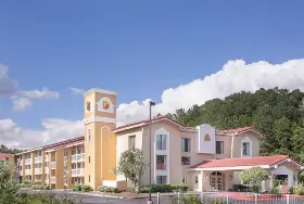 Photograph of Super 8, Austell