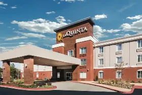 Photograph of La Quinta Inn & Suites, Milledgeville