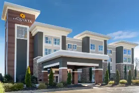 Photograph of La Quinta Inn & Suites, Forsyth