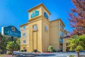 Photograph of La Quinta Inn & Suites, Union City