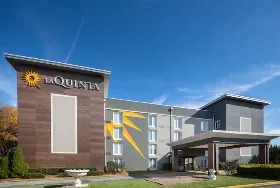 Photograph of La Quinta Inn & Suites, Atlanta