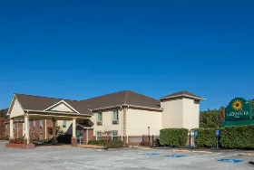 Photograph of La Quinta Inn, Calhoun