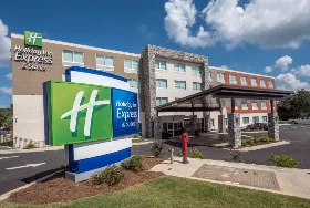Photograph of Holiday Inn Express, Commerce
