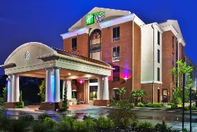 Photograph of Holiday Inn Express, Cumming