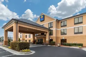 Photograph of Comfort Inn, Peachtree Corners