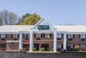 Photograph of Quality Inn, Cedartown