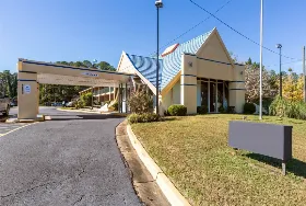 Photograph of Super 8, Macon