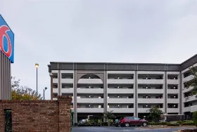 Photograph of Motel 6, Columbus