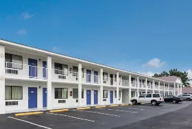 Photograph of Motel 6, Bremen