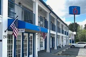 Photograph of Motel 6, Macon