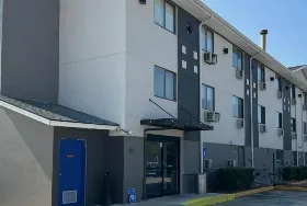 Photograph of Motel 6, Kingsland