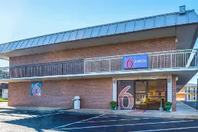 Photograph of Motel 6, Perry