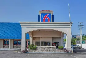 Photograph of Comfort Inn, Calhoun