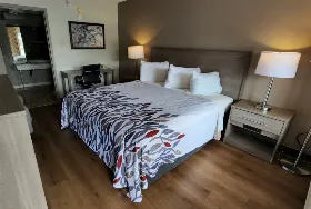 Photograph of Red Roof Inn, Perry