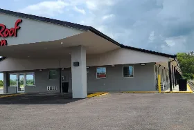 Photograph of Red Roof Inn, Byron