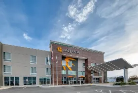 Photograph of La Quinta Inn & Suites, Perry