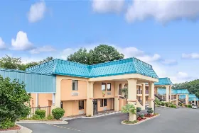 Photograph of Super 8, Forest Park