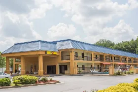 Photograph of Super 8, Norcross