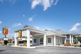 Photograph of Super 8, Port Wentworth