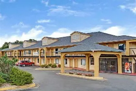 Photograph of Red Carpet Inn & Suites, Newnan