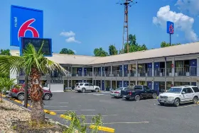 Photograph of Motel 6, Dalton