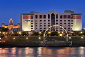 Photograph of Embassy Suites, Des Moines