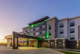 Photograph of Holiday Inn & Suites Cedar Falls-Waterloo Event Ctr, Cedar Falls