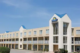 Photograph of Days Inn, Clive
