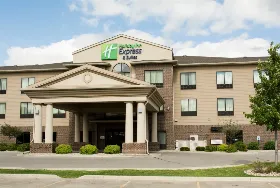 Photograph of Holiday Inn Express, Mason City