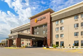 Photograph of La Quinta Inn & Suites, Des Moines