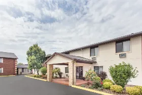 Photograph of Baymont by Wyndham, Dubuque