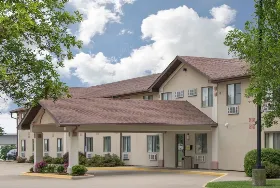 Photograph of Super 8, Knoxville