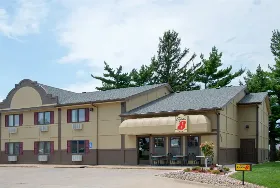 Photograph of Super 8, Pella