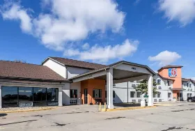 Photograph of Motel 6, Waterloo