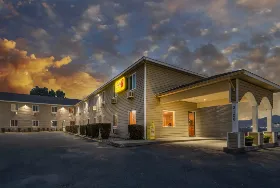 Photograph of Super 8, Lewiston