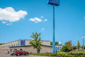 Photograph of Studio 6, Peoria