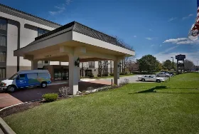Photograph of Hampton Inn, Naperville