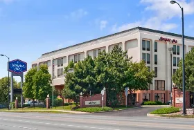 Photograph of Hampton Inn, Bedford Park