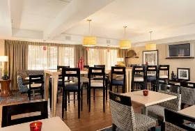 Photograph of Hampton Inn, Schiller Park