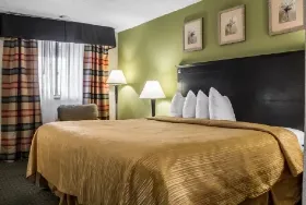 Photograph of Quality Inn, Moline